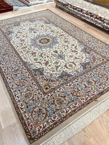 イスファハン産絨毯