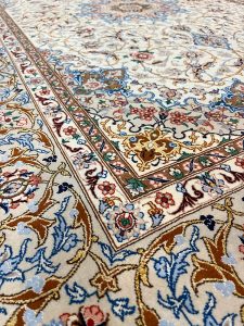 イスファハン産絨毯