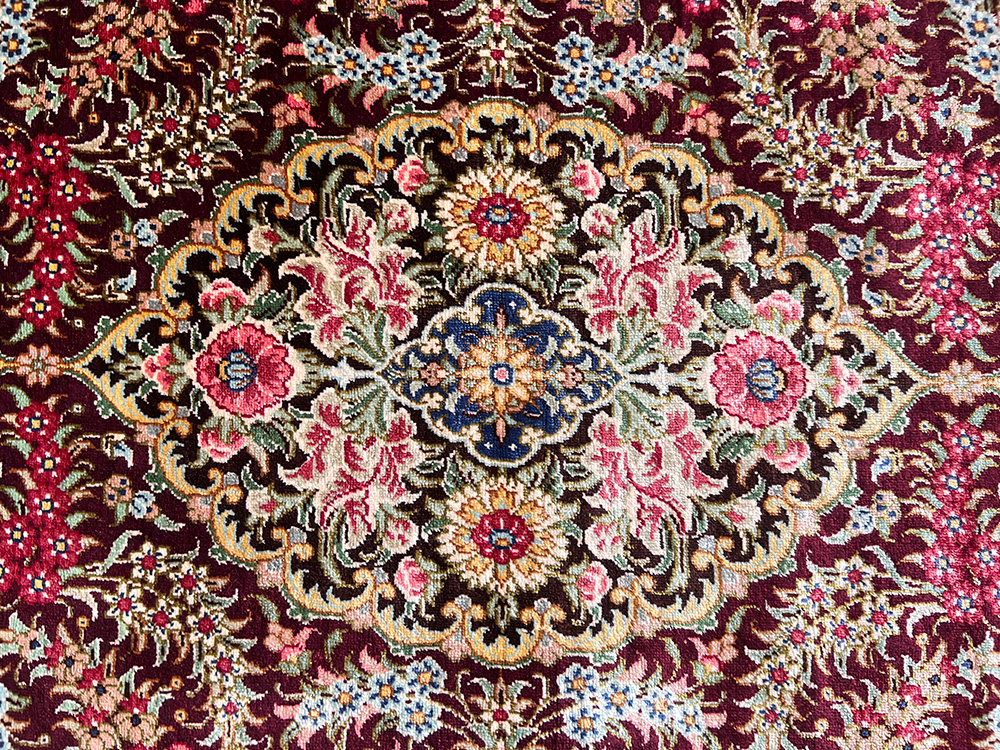 クム産シルク絨毯