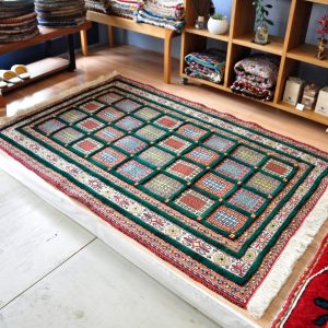 シルジャン産ペルシャ絨毯