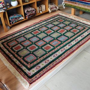 シルジャン産ペルシャ絨毯