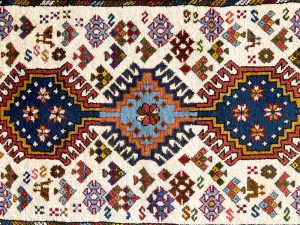 ヤラメ産ペルシャ絨毯