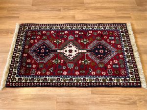 ヤラメ産ペルシャ絨毯