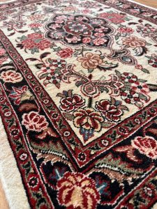 ビジャー産ペルシャ絨毯