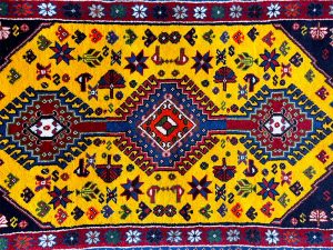 ヤラメ産ペルシャ絨毯