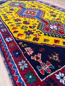 ヤラメ産ペルシャ絨毯