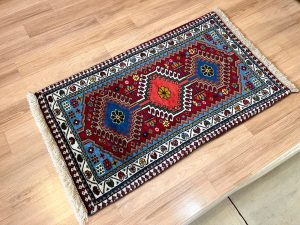 ヤラメ産ペルシャ絨毯