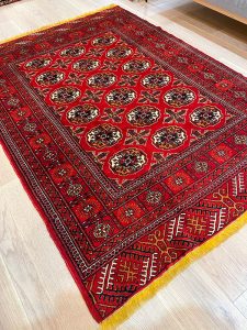 トルクメン産絨毯