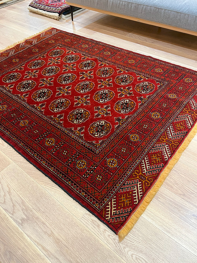 トルクメン産絨毯