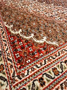 タブリーズ産ペルシャ絨毯