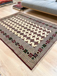 トルクメン産ペルシャ絨毯