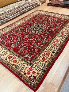 シャーレザ産ペルシャ絨毯