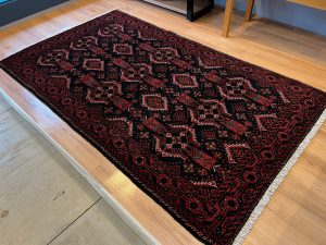 バルーチ産ペルシャ絨毯