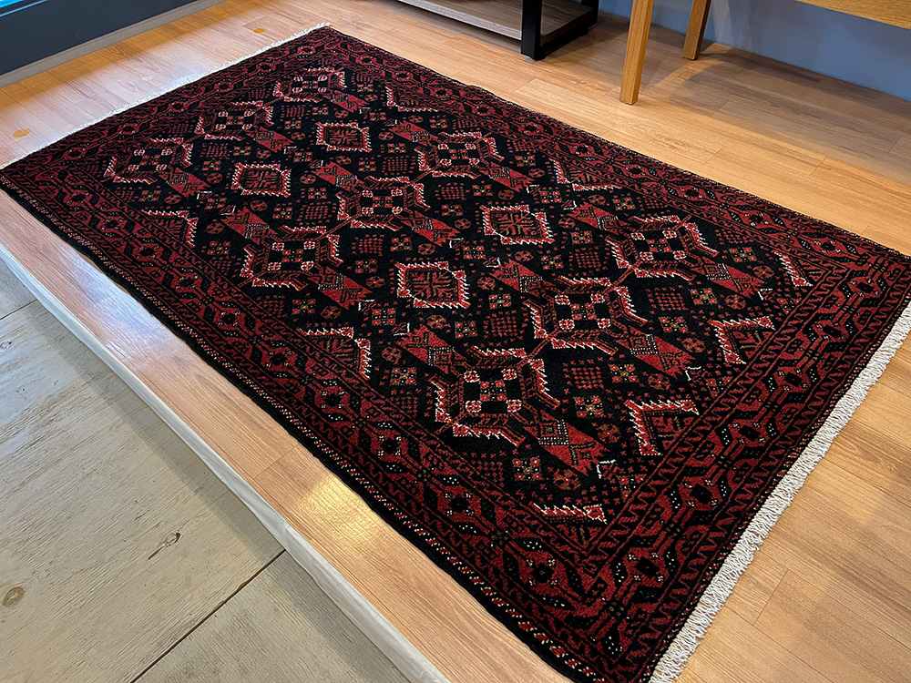 バルーチ産ペルシャ絨毯