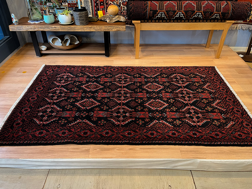 バルーチ産ペルシャ絨毯