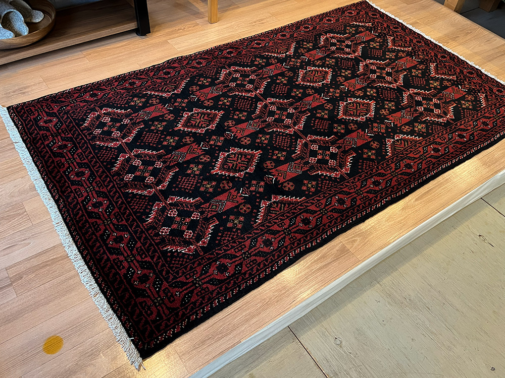 バルーチ産ペルシャ絨毯