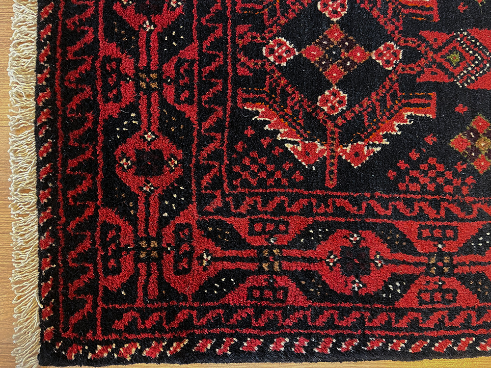 バルーチ産ペルシャ絨毯