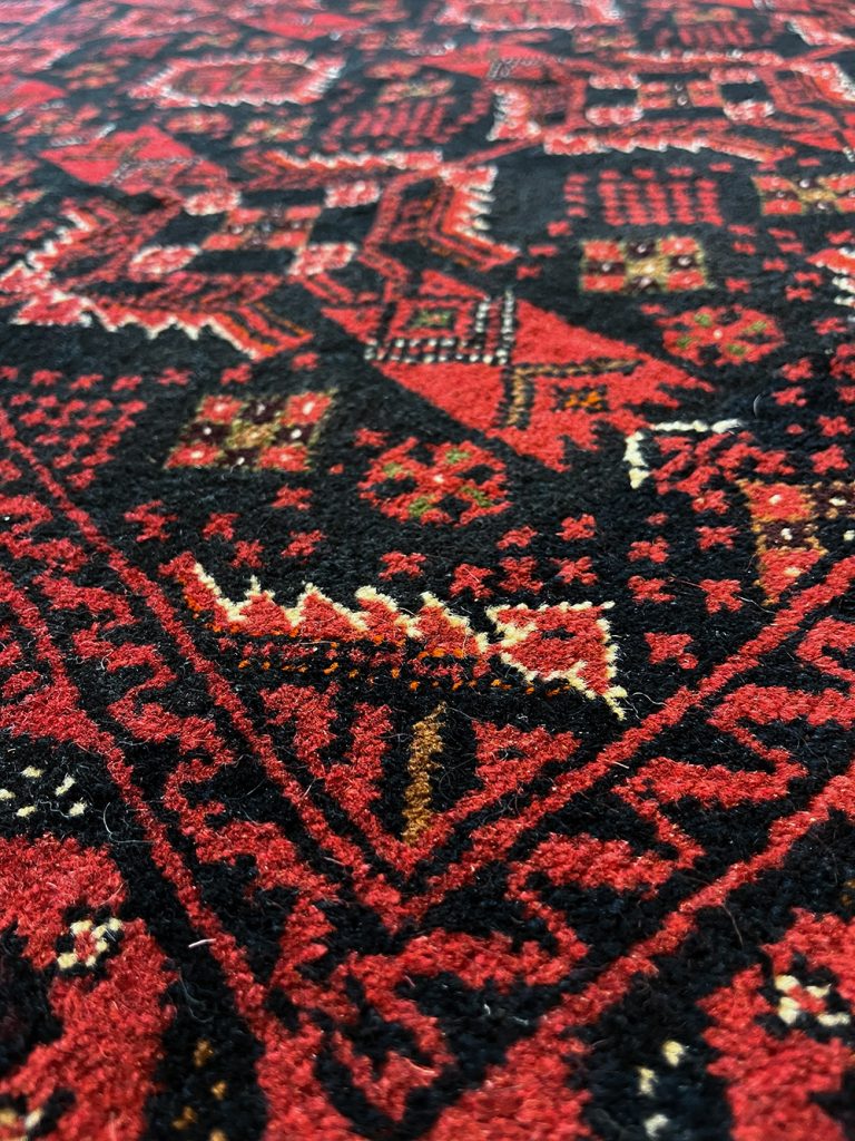 バルーチ産ペルシャ絨毯