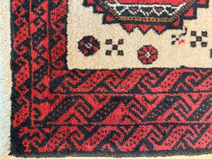 バルーチ産ペルシャ絨毯