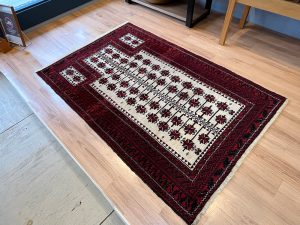 バルーチ産ペルシャ絨毯