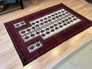 バルーチ産ペルシャ絨毯