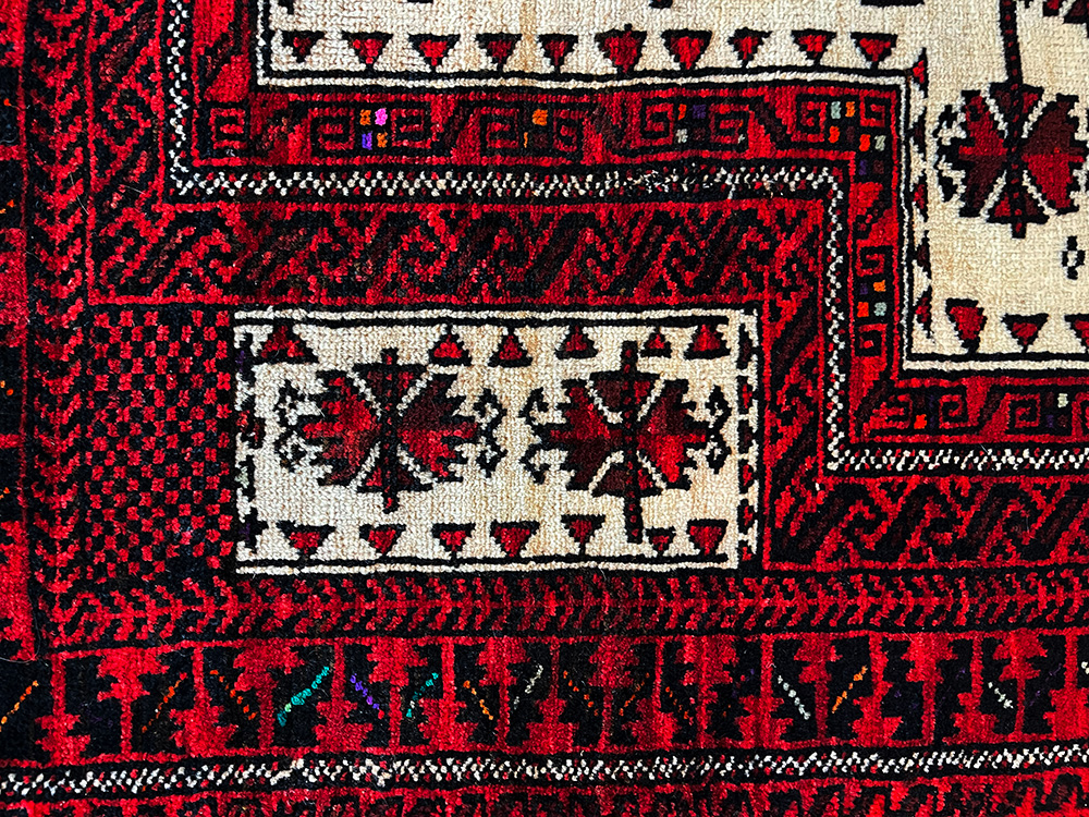 バルーチ産ペルシャ絨毯