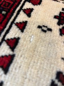 バルーチ産ペルシャ絨毯