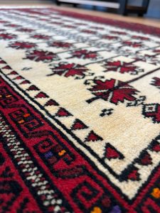 バルーチ産ペルシャ絨毯