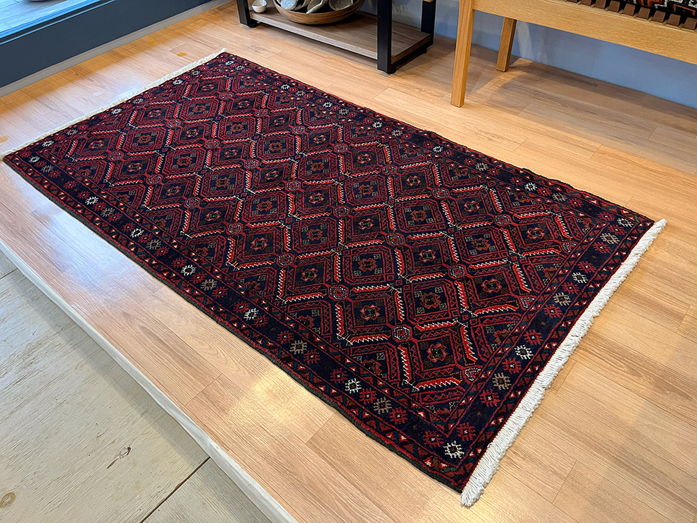 バルーチ産ペルシャ絨毯