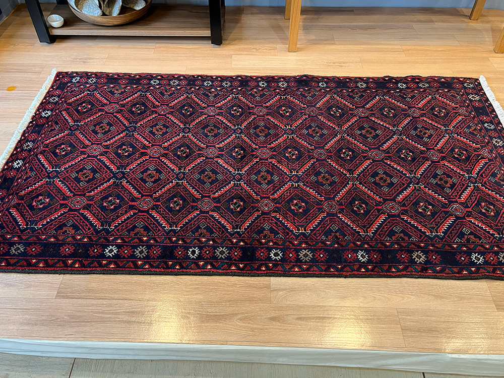 バルーチ産ペルシャ絨毯