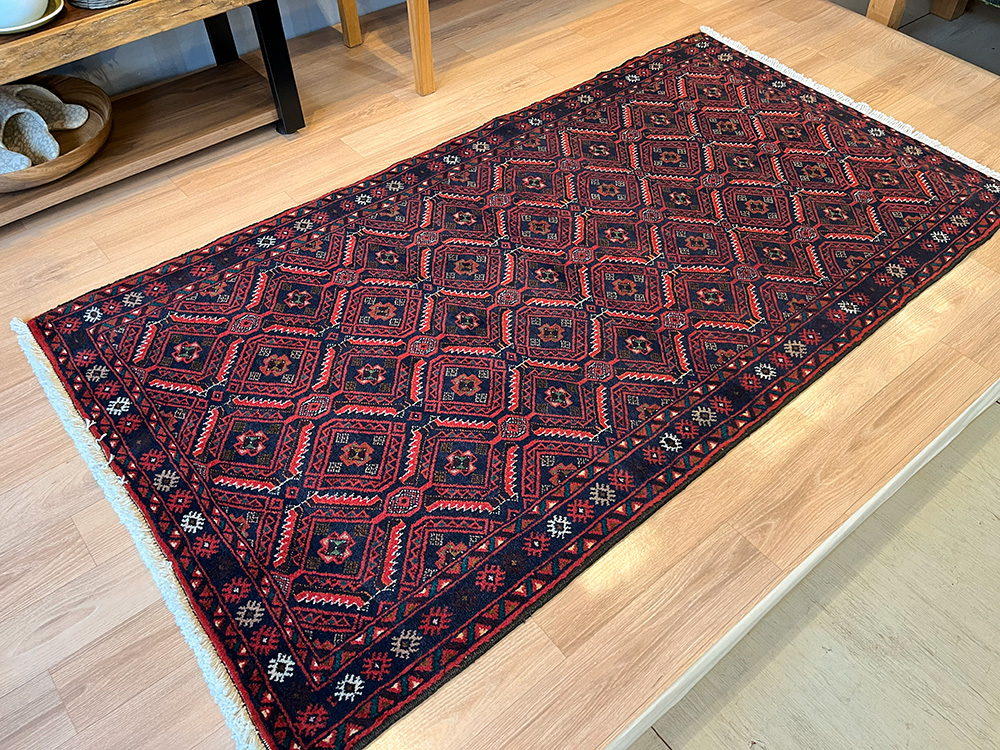 バルーチ産ペルシャ絨毯