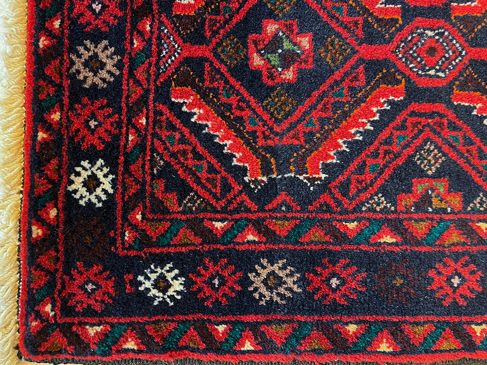 バルーチ産ペルシャ絨毯