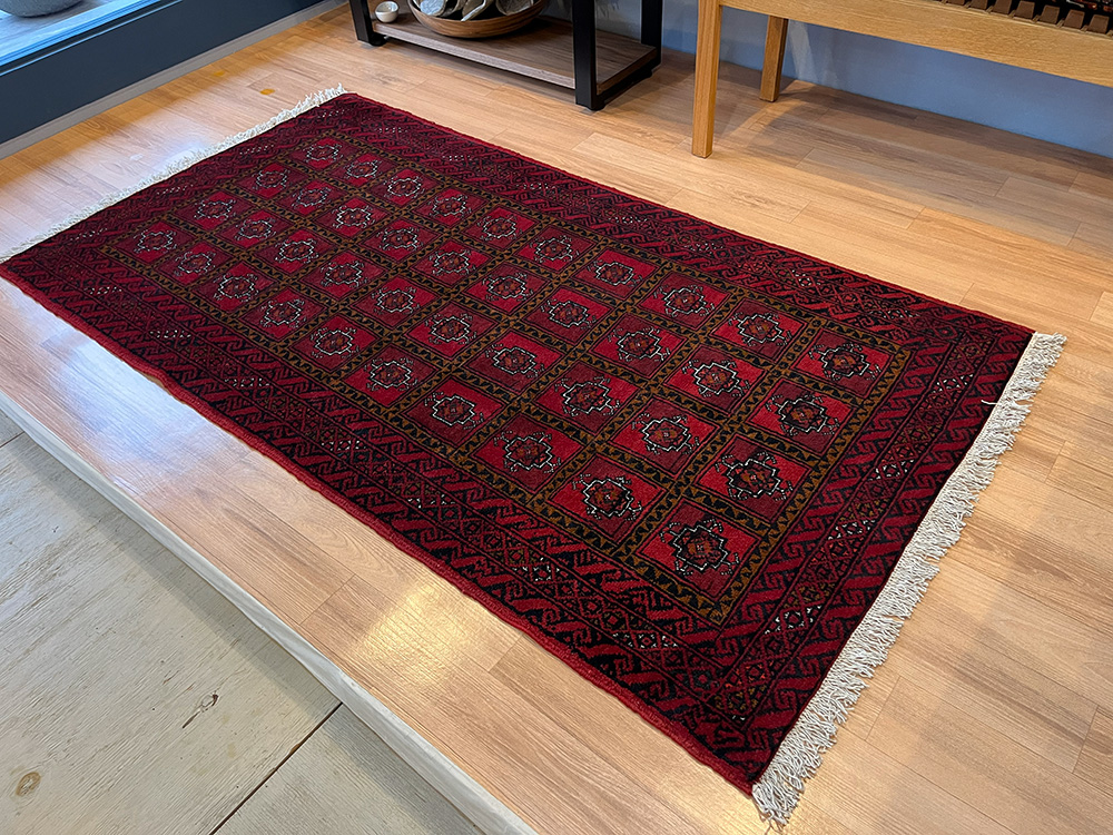 バルーチ産ペルシャ絨毯