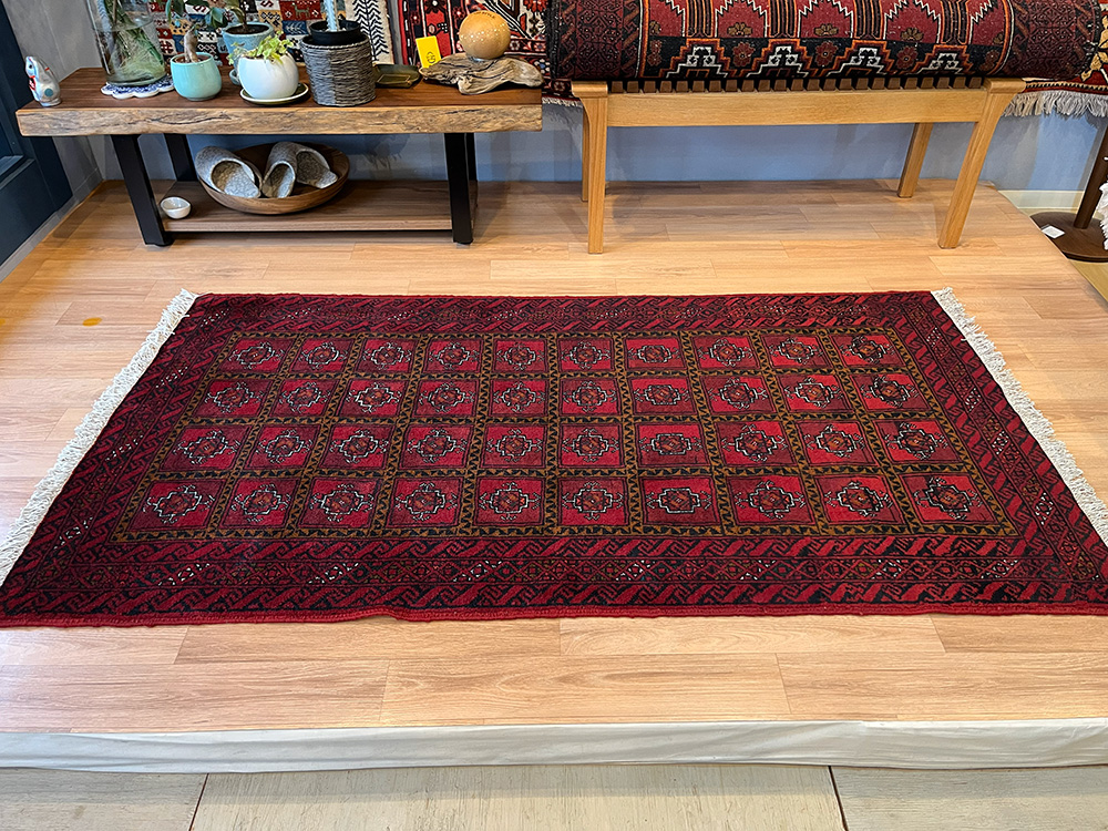 バルーチ産ペルシャ絨毯