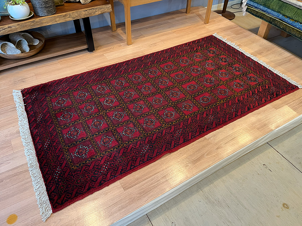 バルーチ産ペルシャ絨毯