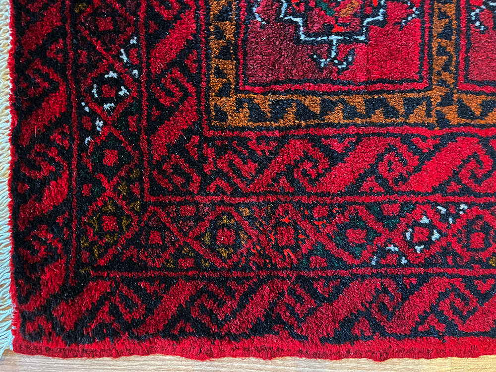 バルーチ産ペルシャ絨毯