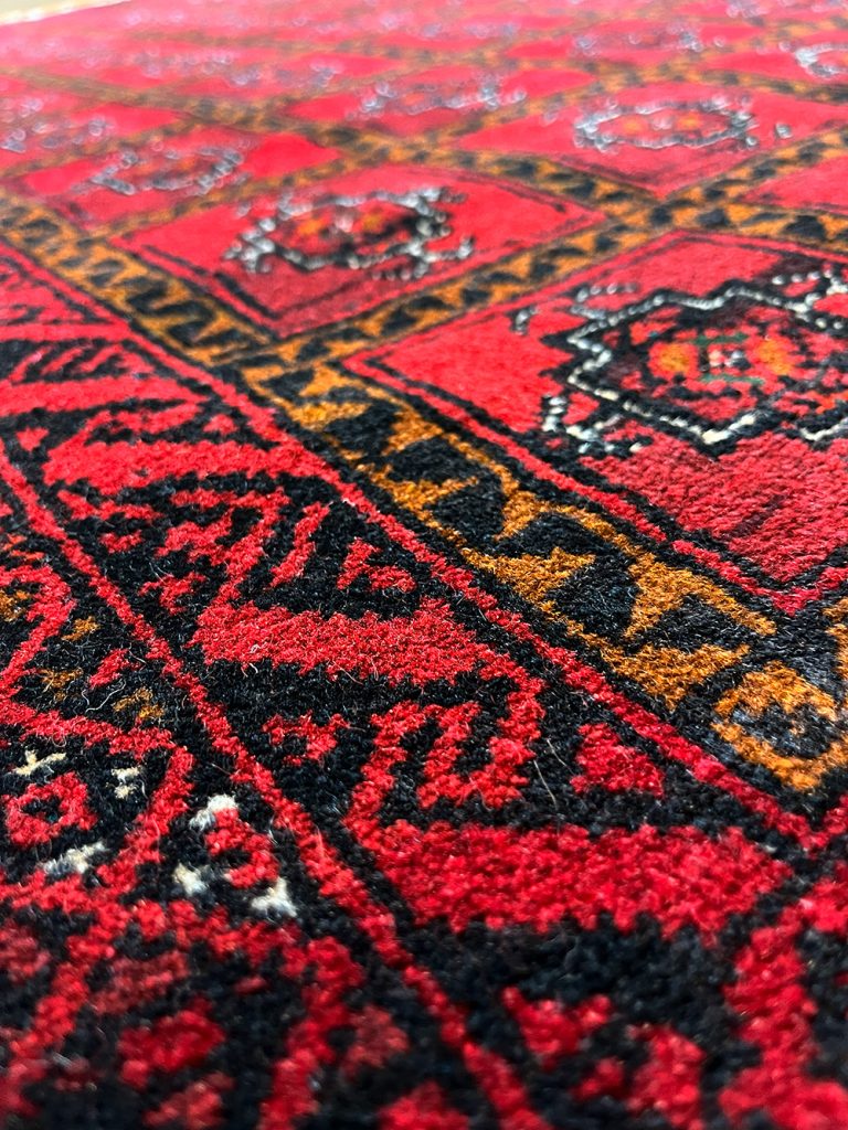 バルーチ産ペルシャ絨毯