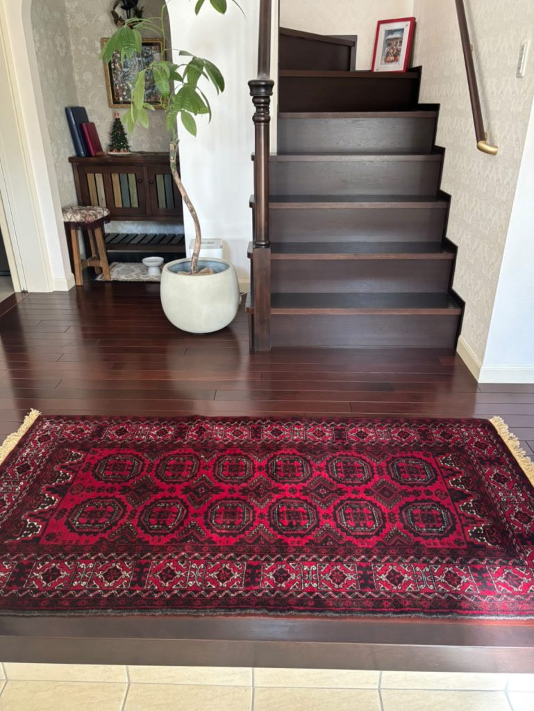 バルーチ産ペルシャ絨毯